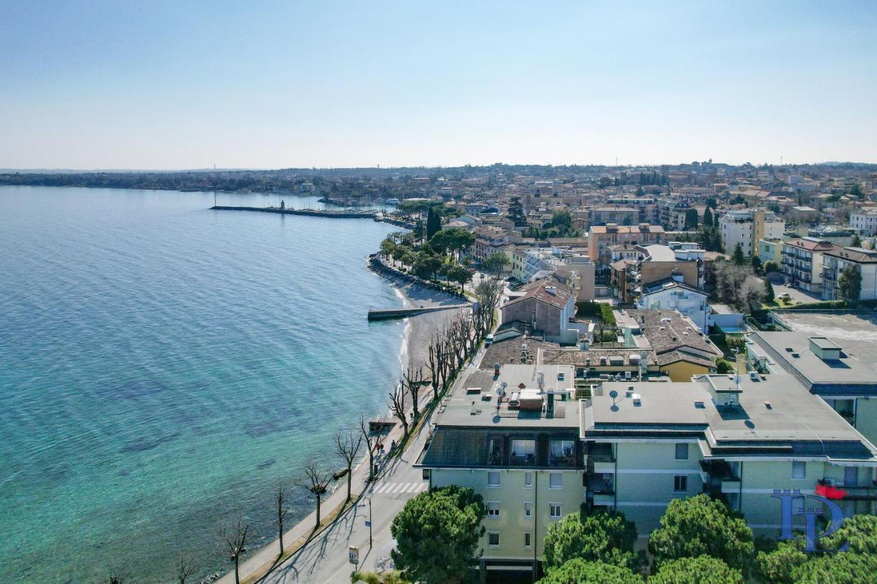 Desenzanoloft Official Partner Marriott Homes & Villas - Charming On The Lake Front Lake Desenzano del Garda Exterior photo
