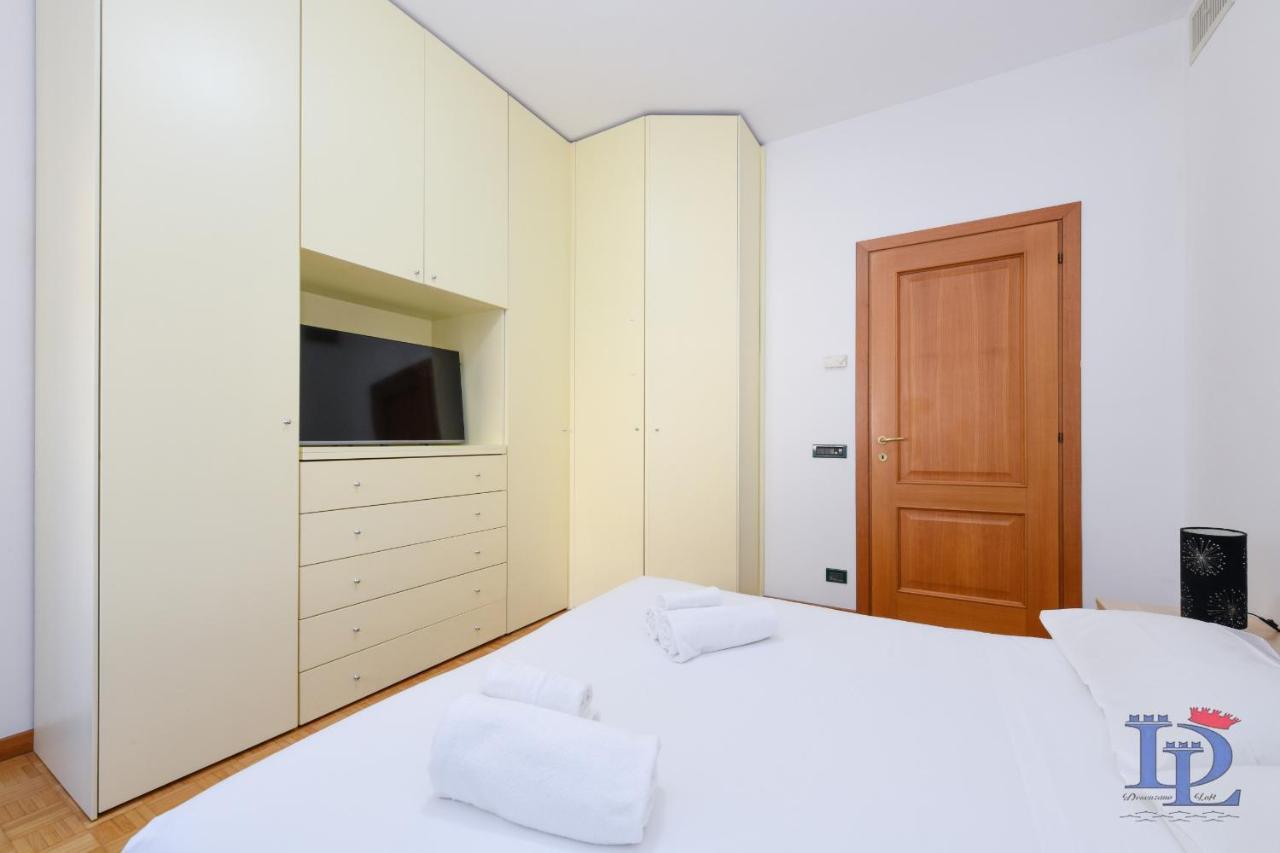 Desenzanoloft Official Partner Marriott Homes & Villas - Charming On The Lake Front Lake Desenzano del Garda Exterior photo